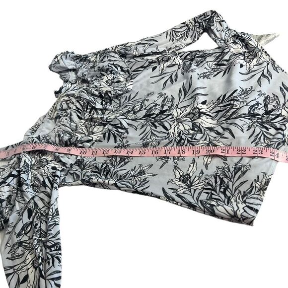 Guess Off The Shoulder Amy Bodysuit Size XL Bouquet Frost Snap Button White Blac - Picture 3 of 9